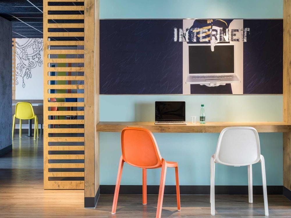 Ibis Brignoles Provence Verte Exterior photo